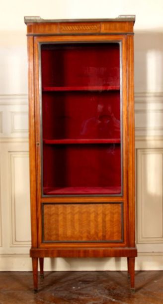 null Veneered wood display case marked with fillets opening to a door, marble top...