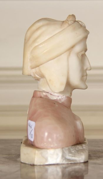 null Ecole moderne
Buste de Dante
Sculpture en marbre blanc et quartz rose
H : 13...