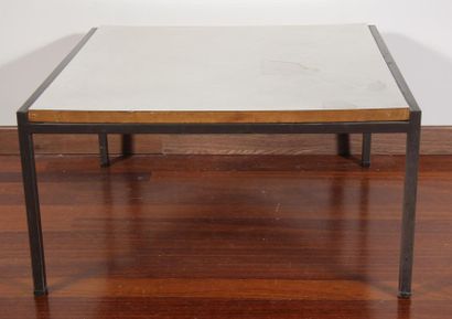 null Florence KNOLL (1917-2019)
Table basse carrée en métal laqué gris piètement...