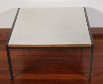 null Florence KNOLL (1917-2019)
Table basse carrée en métal laqué gris piètement...