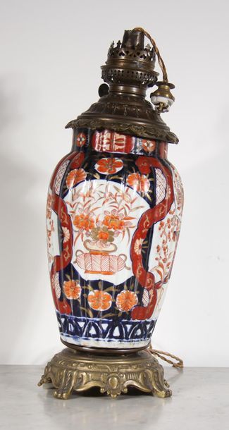 Lamp base in ceramic godronnée with Imari...