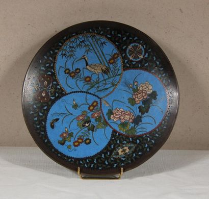 null Round dish in cloisonné metal decorated with cranes and foliage in medallions,...