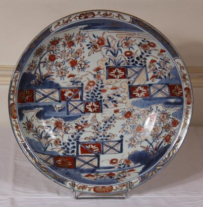 Porcelain dish with Imari decoration of flowers,...