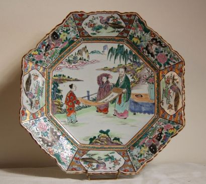 Octagonal dish in polychrome porcelain decorated...