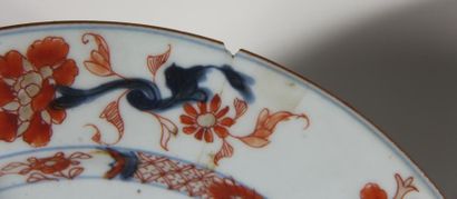 null Three plates and a plate of a similar model in porcelain with Imari decoration...