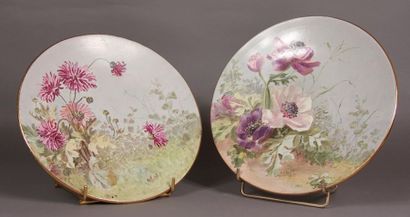 null Six polychrome earthenware plates decorated with flowers and figures FC.
Attached...