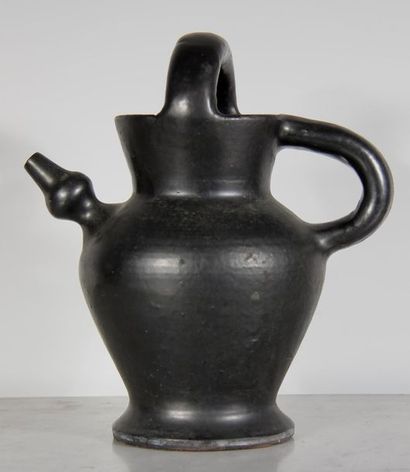 null Robert PICAULT (1919-2000)
Ceramic pitcher with black glaze, signed.
H : 31...