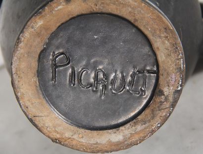 null Robert PICAULT (1919-2000)
Pichet en céramique à glaçure noire, signé.
H : 31...