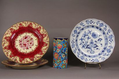 null LONGWY
- Pair of round earthenware plates with enamelled decoration of flowers...