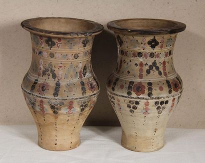 null Two ceramic pendant vases decorated with flowers, North Africa
H: 33 cm. (chips...