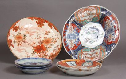 null Set of two dishes and five mismatched saucers in polychrome porcelain, Far East...