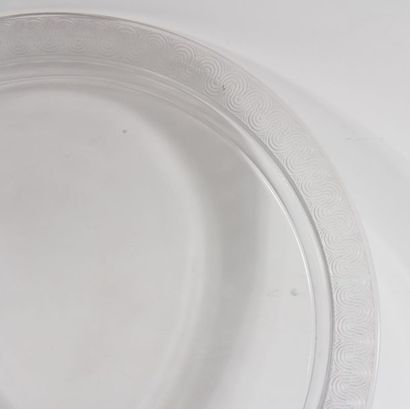 null R.LALIQUE France
Round blown-moulded glass dish model Bantam, signed.
D : 36...