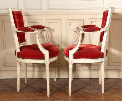 null Quatre fauteuils cabriolets en bois laqué crème style Louis XVI
H : 90 L : 59...