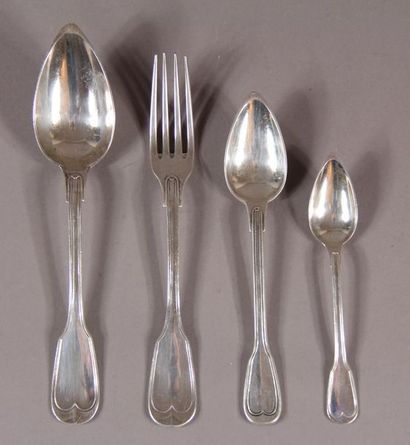 null Set of 800°/°° silver cutlery with contoured fillet figures of a similar model:
-...