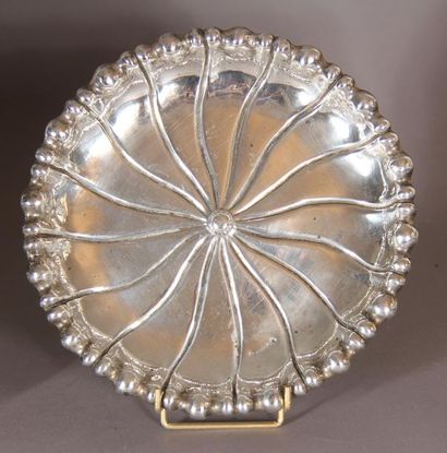 null Rectangular dish with bumpy rim and hollow plate with silver 800°/°° twisted...