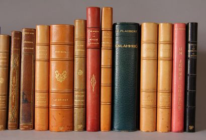 null Ensemble d'une cinquantaine de volumes bien reliés : littérature et divers
