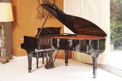null STEINWAY & SONS
Piano with half tail in black lacquer model A 188
numbered 444625...