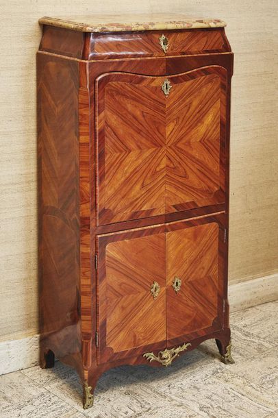 null Lady's secretary with rosewood veneer flap in rosewood and satin frames. It...