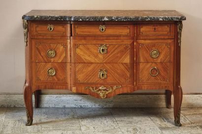 null Chest of drawers with a central rosewood veneer overhang arranged in butterfly...