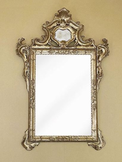 null Rectangular carved and gilded wood mirror, topped by a pediment with scrolls...
