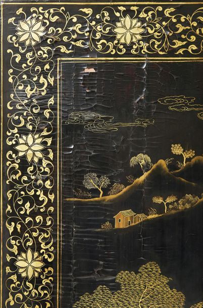 null CHINA (Canton) Lacquered 
screen made of eight leaves, with gold decoration...