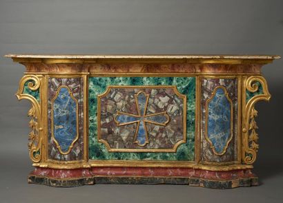 null Church altar in carved, polychrome painted and gilded wood.
18th century period.
(Splinters,...