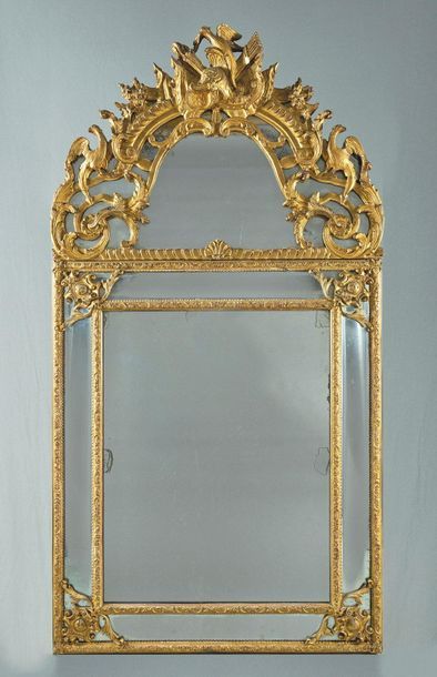 null Rectangular glass with carved and gilded wooden beads, surmounted by a pediment...