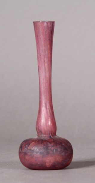 null DAUMBerluze
 miniature with long curved neck on bulbous base. Proof in purplish-pink...