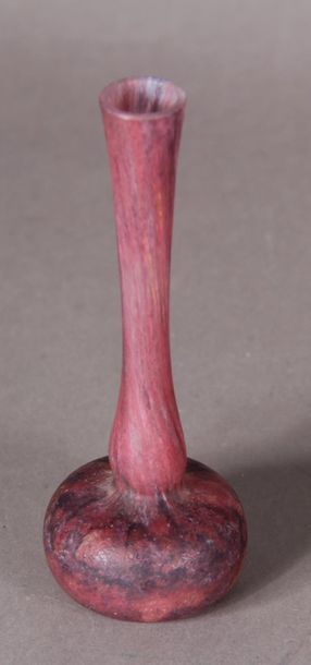 null DAUMBerluze
 miniature with long curved neck on bulbous base. Proof in purplish-pink...