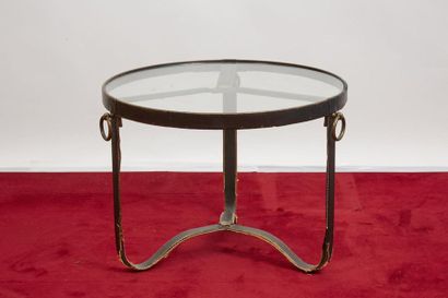 null *Jacques ADNET (1900-1984)
	Table basse à plateau circulaire en verre blanc...