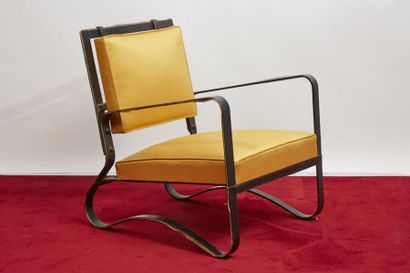 null *Jacques ADNET (1900-1984)
Low armchair with a slightly sloping straight back...