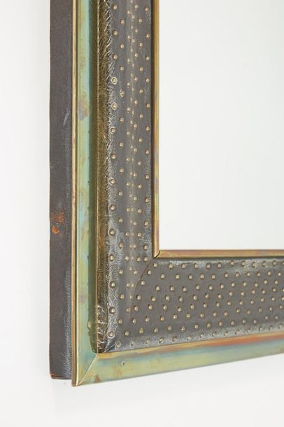 null *Jacques ADNET (1900-1984)
	Miroir à corps carré à structure en laiton enchâssant...