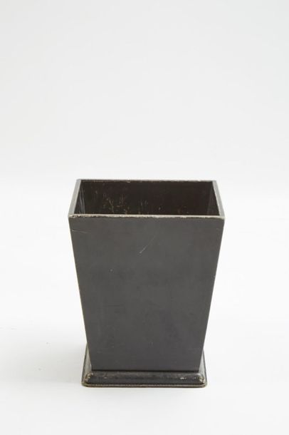 null *Jacques ADNET (1900-1984
)Basket with conical body in wood covered with black...