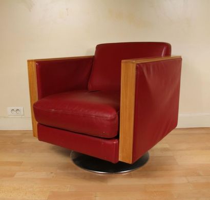 null Canapé deux places et un fauteuil tournant en cuir rouge et bois naturel, style...