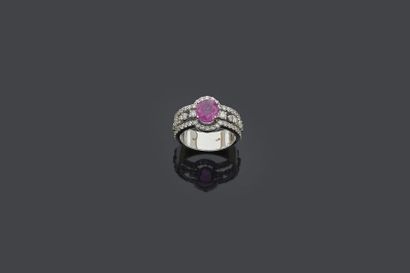 null RING in white gold (750‰) openworked centered with an oval pink sapphire weighing...