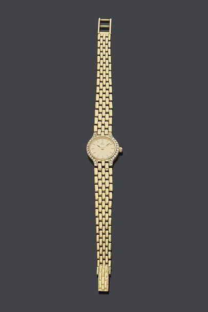 null BRACELET MONTRE ronde de dame en or jaune (750‰). Lunette sertie de diamants...