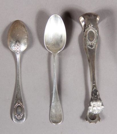 null Goldsmith's COMPERE
Twelve 950°/°° silver dessert spoons with medallion decoration,...