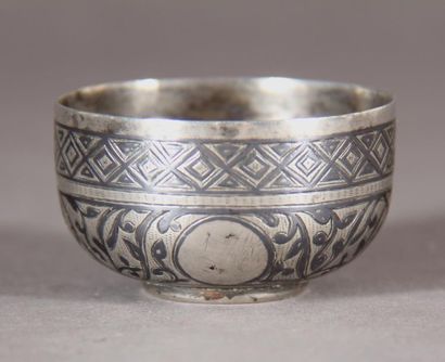 null Small cup in niello silver 875°/°°° with scroll decoration, Russian work, Moscow...