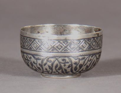 null Small cup in niello silver 875°/°°° with scroll decoration, Russian work, Moscow...