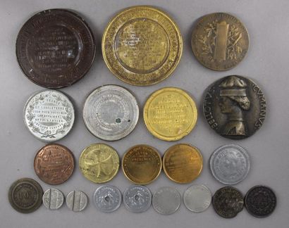 null Lot of tokens, coins and various medals concerning in particular the siege of...