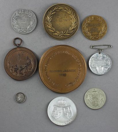 null *Lot of medals:
- Prix de Vertu de l'Académie française 1940 in bronze
- Medal...