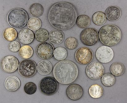 null * Lot de pièces en argent (usures) :
- 1 p. de 5 lire 1808 M, 3 p. 50 centisimi...
