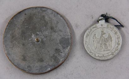 null Lot : 
Alphonse DERVILLE pendentif-médaille commémorant la fête Napoléonienne...