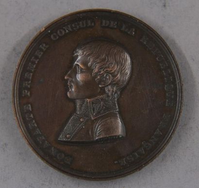 null H. AUGUSTE
Médaille de bronze au profil de Bonaparte à gauche ceint de la légende...