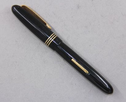 null *BAYARD
Fountain pen model Special 8 in black resin and gold plated metal, 18k...