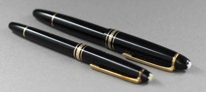 null MONTBLANC Meisterstück
Ballpoint and fountain pen 4810 in black resin and gold...