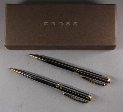null CROSS
A ballpoint pen and a chrome and gold metal criterium, signed
In their...