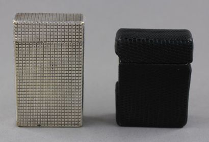 null St DUPONT
Two silver metal lighters with latticework, wear and tear