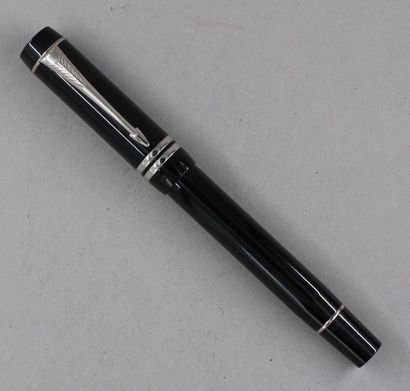 null PARKER for BENTLEY
Fountain pen in black resin and silver plated netting