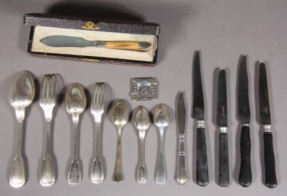 null Set of mismatched cutlery in silver plated metal